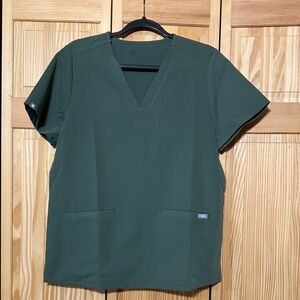 FIGS Women’s V neck scrub top MEDIUM